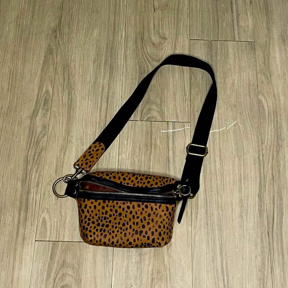 Universal threads Fanny pack